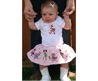 Illustration for article titled What Are You Really Looking For in Other People's Baby Photos?